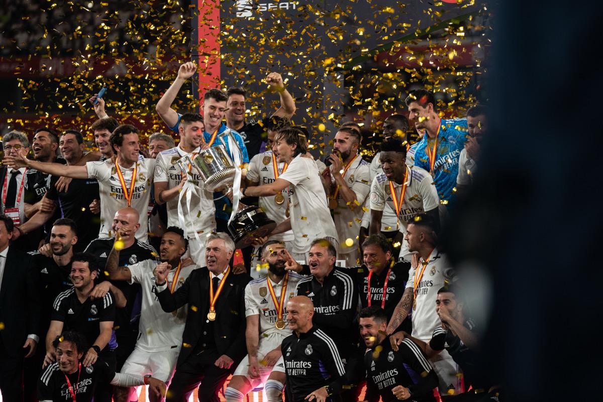 维尼修斯VS罗纳尔迪尼奥：桑巴足球的传承与进化